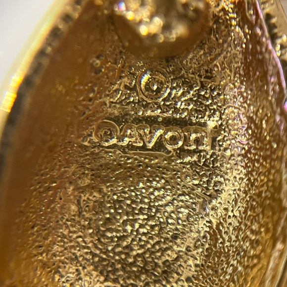 Avon Gold Tone Kangaroo and Joey Jewelry Pin Tie Tack Brooch With Rhinestones - Picture 8 of 9